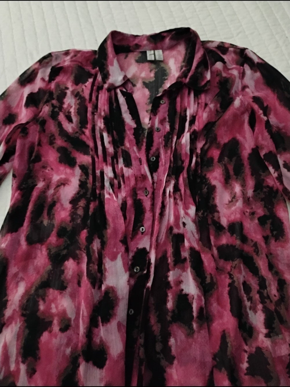 Madison Pink & Black Abstract Pleated Button-Down Shirt